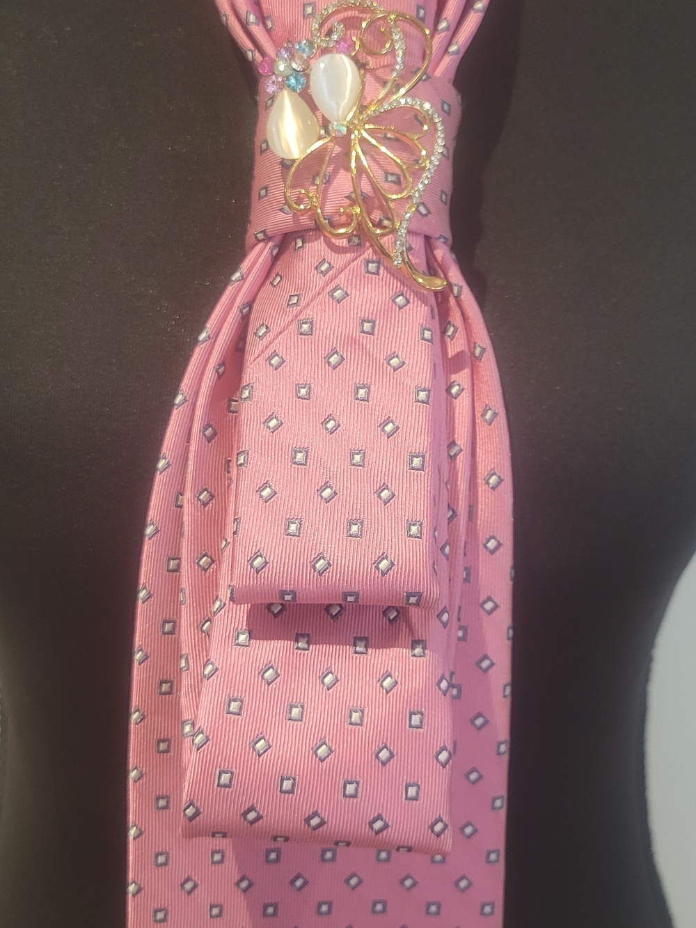 Covington Pink Geometric Pattern Tie with Gold Floral Brooch